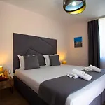 شقة Kleptuzaparts